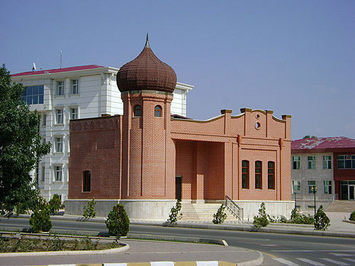 Нахичевань. Женский центр (19 век). Фото с сайта http://ru.wikipedia.org Нахичевань. Женский центр (19 век). Фото с сайта http://ru.wikipedia.org