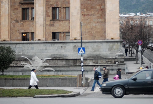 Грузия, Тбилиси, проспект Руставели. 24 декабря 2009 года. Фото "Кавказского Узла" Грузия, Тбилиси, проспект Руставели. 24 декабря 2009 года. Фото "Кавказского Узла"