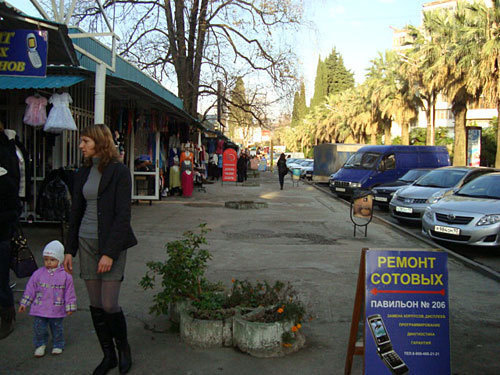 Торговая галерея Сочи после пожара, 8 января 2010 года. Фото "Кавказского Узла" Торговая галерея Сочи после пожара, 8 января 2010 года. Фото "Кавказского Узла"