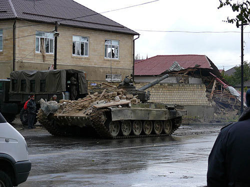 Дагестан, Махачкала. Штурм дома на улице Танкаева. Фото "Кавказского Узла" Дагестан, Махачкала. Штурм дома на улице Танкаева. Фото "Кавказского Узла"