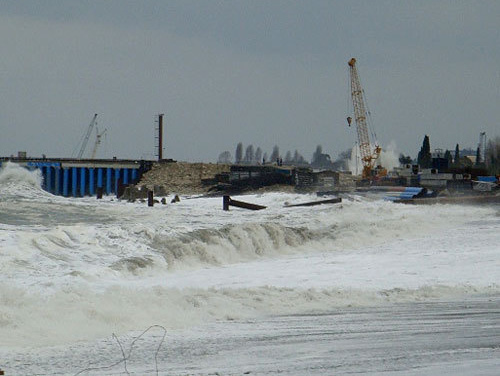 Шторм в Имеретинской долине Сочи, 16 февраля 2010 года. Фото "Кавказского Узла" Шторм в Имеретинской долине Сочи, 16 февраля 2010 года. Фото "Кавказского Узла"