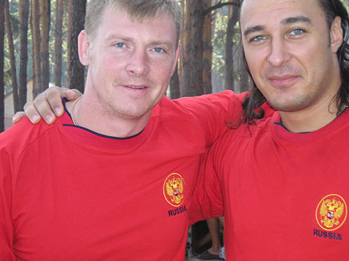 Алексей Воевода (справа) и Александр Зубков. Фото сделано во время чемпионата России по боб-стартам (летняя разновидность бобслея). Павловск, Воронежская область. Август 2007 года. Фото "Кавказского Узла" Алексей Воевода (справа) и Александр Зубков. Фото сделано во время чемпионата России по боб-стартам (летняя разновидность бобслея). Павловск, Воронежская область. Август 2007 года. Фото "Кавказского Узла"