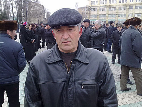 Отец задержанного Абдулмеджида Манапова. Фото "Кавказского Узла" Отец задержанного Абдулмеджида Манапова. Фото "Кавказского Узла"