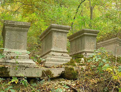 Нагорный Карабах, г.Шуши, армянское кладбище, сентябрь 2007 года. Фото "Кавказского Узла" Нагорный Карабах, г.Шуши, армянское кладбище, сентябрь 2007 года. Фото "Кавказского Узла"