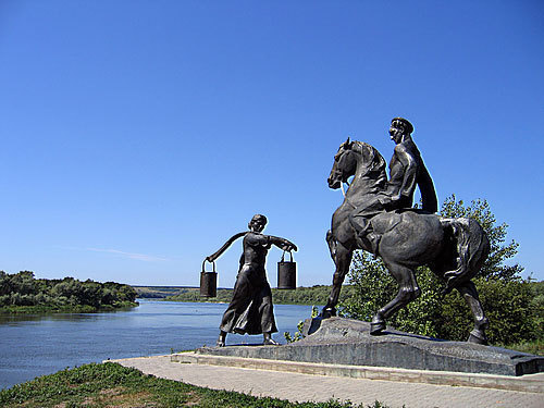 Ростовская область, скульптурная композиция "Григорий и Аксинья" на берегу Дона в станице Вешенской. Фото с сайта www.panoramio.com/photo/3099989 Ростовская область, скульптурная композиция "Григорий и Аксинья" на берегу Дона в станице Вешенской. Фото с сайта www.panoramio.com/photo/3099989