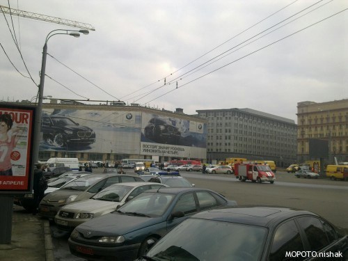 Москва, Лубянская площадь, утро 29 марта 2010 года. Фото с сайта http://kashin.livejournal.com, автор Олег Кашин Москва, Лубянская площадь, утро 29 марта 2010 года. Фото с сайта http://kashin.livejournal.com, автор Олег Кашин