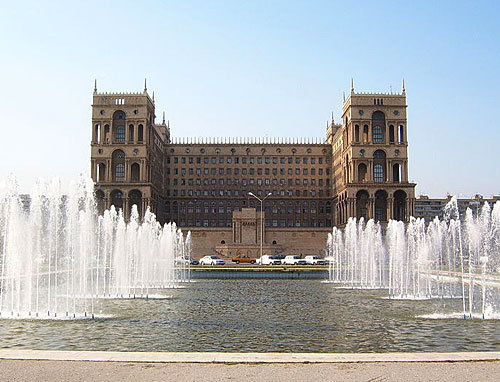 Баку, здание Правительства Азербайджана. Фото с сайта http://ru.wikipedia.org Баку, здание Правительства Азербайджана. Фото с сайта http://ru.wikipedia.org