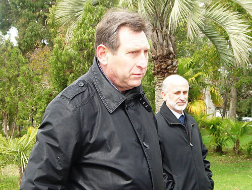 Автор проекта памятника махаджирам Геннадий Лакоба. Сухум, апрель 2010 года. Фото "Кавказского Узла" Автор проекта памятника махаджирам Геннадий Лакоба. Сухум, апрель 2010 года. Фото "Кавказского Узла"