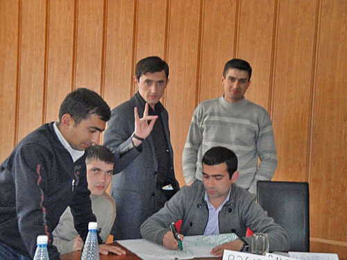 Председатель молодежной организации партии "Мусават" Турал Аббаслы (стоит в центре). Баку, Азербайджан. Турхан Каримов для "Кавказского Узла" Председатель молодежной организации партии "Мусават" Турал Аббаслы (стоит в центре). Баку, Азербайджан. Турхан Каримов для "Кавказского Узла"