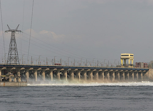 Водосливная плотина Волжской ГЭС, апрель 2010 года. Фото "Кавказского Узла" Водосливная плотина Волжской ГЭС, апрель 2010 года. Фото "Кавказского Узла"