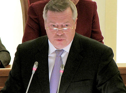 Василий Голубев на внеочередном заседании Законодательного собрания Ростовской области. Ростов-на-Дону, 21 мая 2010 года. Фото "Кавказского Узла" Василий Голубев на внеочередном заседании Законодательного собрания Ростовской области. Ростов-на-Дону, 21 мая 2010 года. Фото "Кавказского Узла"