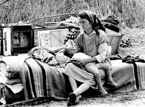 Внутренне перемещённые азербайджанцы из Карабаха, 1993 год. Фото с сайта http://ru.wikipedia.org Внутренне перемещённые азербайджанцы из Карабаха, 1993 год. Фото с сайта http://ru.wikipedia.org