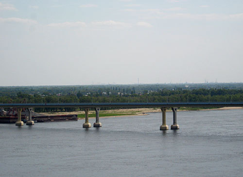 Мостовой переход в Волгограде, 26 мая 2010 года. Фото "Кавказского Узла" Мостовой переход в Волгограде, 26 мая 2010 года. Фото "Кавказского Узла"