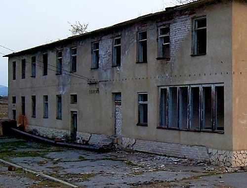 Дом культуры в селе Учкулан. Карачаево-Черкесия, октябрь 2009 года. Фото "Кавказского узла" Дом культуры в селе Учкулан. Карачаево-Черкесия, октябрь 2009 года. Фото "Кавказского узла"