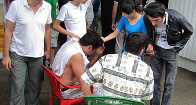 Пострадавшие на месте взрыва в центре Пятигорска, 17 августа 2010 года. Фото с сайта http://skfo.pro Пострадавшие на месте взрыва в центре Пятигорска, 17 августа 2010 года. Фото с сайта http://skfo.pro