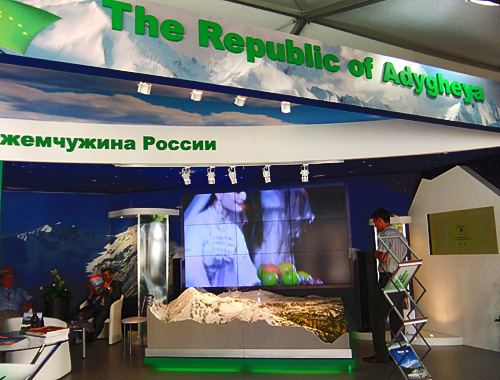Экспозиция Адыгеи на IX Международном форуме "Сочи-2010". 18 сентября 2010 года. Фото "Кавказского узла" Экспозиция Адыгеи на IX Международном форуме "Сочи-2010". 18 сентября 2010 года. Фото "Кавказского узла"