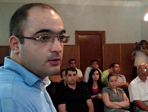 Эйнулла Фатуллаев. Фото с сайта www.azadliq.org Эйнулла Фатуллаев. Фото с сайта www.azadliq.org