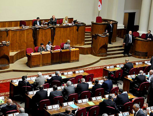 Заседание парламента Грузии 1 октября 2010 года. Фото с сайта www.parliament.ge Заседание парламента Грузии 1 октября 2010 года. Фото с сайта www.parliament.ge