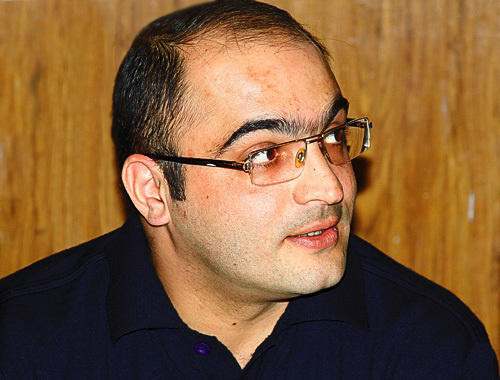 Эйнулла Фатуллаев в Гарадагском районном суде Баку, 14 октября 2010 года. Турхан Каримов для "Кавказского узла" Эйнулла Фатуллаев в Гарадагском районном суде Баку, 14 октября 2010 года. Турхан Каримов для "Кавказского узла"