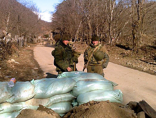 Окраина села Переви. Фото: www.ekhokavkaza.com Окраина села Переви. Фото: www.ekhokavkaza.com