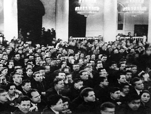 Судебный процесс над членами Союзного бюро ЦК РСДРП (меньшевиков) в Колонном зале Дома Союзов. Москва, 1931 год. Фото с сайта http://ru.wikipedia.org Судебный процесс над членами Союзного бюро ЦК РСДРП (меньшевиков) в Колонном зале Дома Союзов. Москва, 1931 год. Фото с сайта http://ru.wikipedia.org