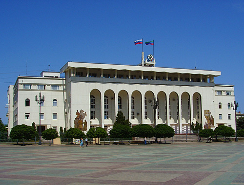 Администрация президента и правительства Дагестана в Махачкале. Фото: www.flickr.com/photos/verbatim Администрация президента и правительства Дагестана в Махачкале. Фото: www.flickr.com/photos/verbatim