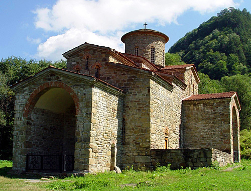 Северный Зеленчукский храм (Х век), Карачаево-Черкесия. Фото с сайта http://ru.wikipedia.org Северный Зеленчукский храм (Х век), Карачаево-Черкесия. Фото с сайта http://ru.wikipedia.org