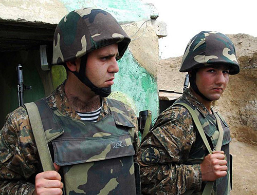 Армянские военнослужащие на карабахско-азербайджанской линии соприкосновения. Фото: www.azatutyun.am Армянские военнослужащие на карабахско-азербайджанской линии соприкосновения. Фото: www.azatutyun.am