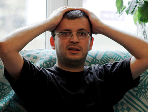 Эмин Милли после освобождения, Баку, 19 ноября 2010 года. Турхан Каримов специально для "Кавказского узла" Эмин Милли после освобождения, Баку, 19 ноября 2010 года. Турхан Каримов специально для "Кавказского узла"