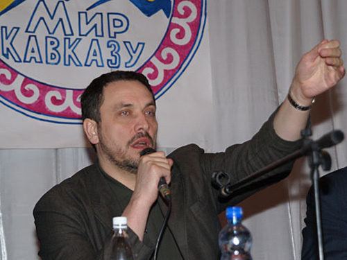 Член Общественной палаты России Максим Шевченко участвует в дискуссии "Мир Кавказу", Северная Осетия, 19 марта 2010 года. Владимир Мукагов для "Кавказского узла" Член Общественной палаты России Максим Шевченко участвует в дискуссии "Мир Кавказу", Северная Осетия, 19 марта 2010 года. Владимир Мукагов для "Кавказского узла"