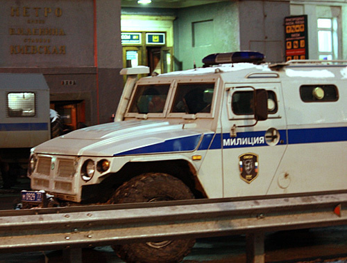 У входа в торговый центр "Европейский". Москва, 15 декабря 2010 года. Фото "Кавказского узла" У входа в торговый центр "Европейский". Москва, 15 декабря 2010 года. Фото "Кавказского узла"
