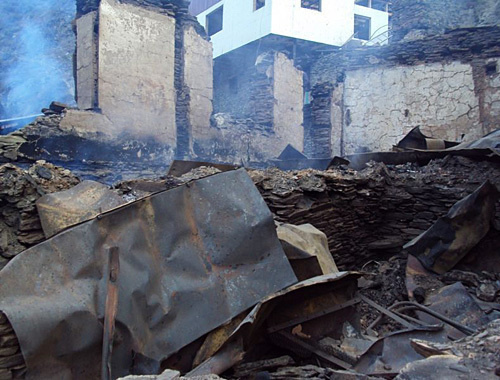 Сгоревший дом в селе Цибари, 30 ноября 2010 года. Фото ГУ МЧС по республике Дагестан Сгоревший дом в селе Цибари, 30 ноября 2010 года. Фото ГУ МЧС по республике Дагестан