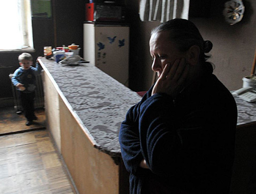 Беженцы, проживающие на улице Узнадзе. Тбилиси, 13 января 2011 года. Фото: www.radiotavisupleba.ge, автор Нодар Цхвирашвили Беженцы, проживающие на улице Узнадзе. Тбилиси, 13 января 2011 года. Фото: www.radiotavisupleba.ge, автор Нодар Цхвирашвили