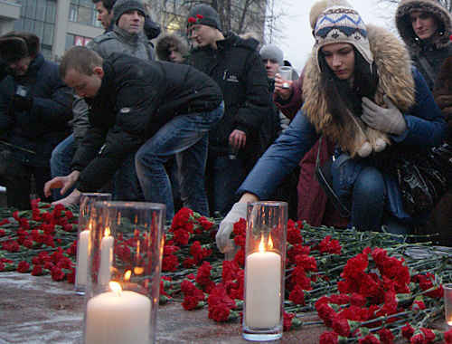 Акция памяти жертв теракта в аэропорту "Домодедово", Москва, 27 января 2011 года. Фото "Кавказского узла" Акция памяти жертв теракта в аэропорту "Домодедово", Москва, 27 января 2011 года. Фото "Кавказского узла"