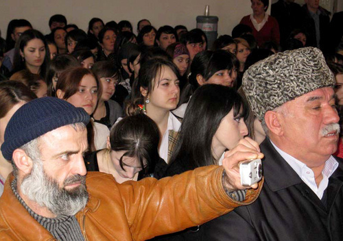 Участники цикла общественных дискуссий "Мир Кавказу" в г.Избербаш, Дагестан. 25 февраля 2011 г. Фото "Кавказского узла". Участники цикла общественных дискуссий "Мир Кавказу" в г.Избербаш, Дагестан. 25 февраля 2011 г. Фото "Кавказского узла".
