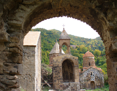 Монастырь Дадиванк. XIII в. Нагорный Карабах, 2008 г. Фото: D'Arahchjan, сommons.wikimedia.org Монастырь Дадиванк. XIII в. Нагорный Карабах, 2008 г. Фото: D'Arahchjan, сommons.wikimedia.org