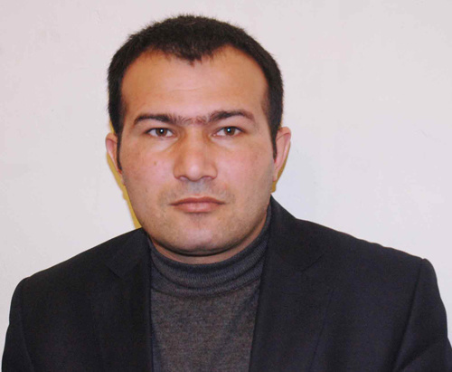 Сотрудник газеты "Азадлыг"
Сеймур Хазиев на пресс-конференции в офисе Института свободы и безопасности репортеров. Баку, 26 марта 2011 г. Фото"Кавказского узла" Сотрудник газеты "Азадлыг"
Сеймур Хазиев на пресс-конференции в офисе Института свободы и безопасности репортеров. Баку, 26 марта 2011 г. Фото"Кавказского узла"