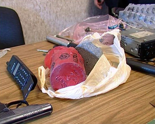 Части самодельного взрывного устройства. Фото: Канал ПИК (pik.tv) Части самодельного взрывного устройства. Фото: Канал ПИК (pik.tv)