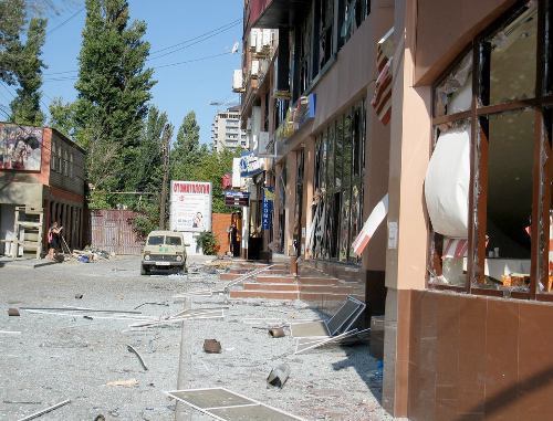Место взрыва, произошедшего в Махачкале в ночь на 22 сентября 2011 г. Фото Тимура Исаева для "Кавказского узла" Место взрыва, произошедшего в Махачкале в ночь на 22 сентября 2011 г. Фото Тимура Исаева для "Кавказского узла"