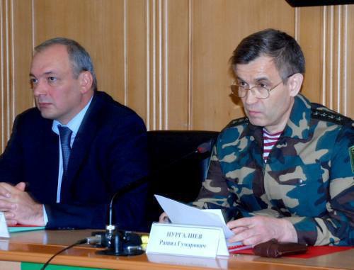 Глава Дагестана Магомедсалам Магомедов и министр внутренних дел РФ Рашид Нургалиев на совещании силовиков в Махачкале 3 октября 2011 г. Фото Альберта Токаева Глава Дагестана Магомедсалам Магомедов и министр внутренних дел РФ Рашид Нургалиев на совещании силовиков в Махачкале 3 октября 2011 г. Фото Альберта Токаева