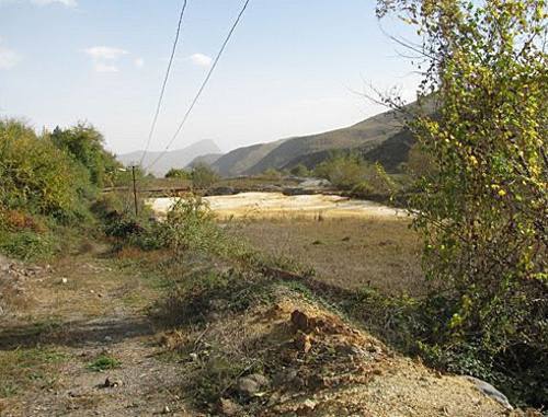 Хвосты Капанского комбината в Сюникском поселке около Капана. Фото: www.ecolur.org Хвосты Капанского комбината в Сюникском поселке около Капана. Фото: www.ecolur.org