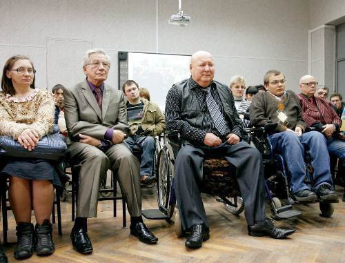 «Круглый стол» избиркома Ростовской области с руководителями региональных отделений общероссийских общественных организаций инвалидов по обсуждению проблемных вопросов, касающиеся участия инвалидов в предстоящих выборах депутатов Госдумы РФ шестого созыва. Ростов-на-Дону, 18 октября 2011г. Фото предоставлено пресс-службой избиркома Ростовской области. «Круглый стол» избиркома Ростовской области с руководителями региональных отделений общероссийских общественных организаций инвалидов по обсуждению проблемных вопросов, касающиеся участия инвалидов в предстоящих выборах депутатов Госдумы РФ шестого созыва. Ростов-на-Дону, 18 октября 2011г. Фото предоставлено пресс-службой избиркома Ростовской области.