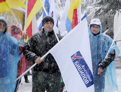 Южная Осетия, 8 ноября 2011 г. Митинг в поддержку кандидата в президенты Анатолия Бибилова на главной площади Цхинвала. Фото: http://080808.su Южная Осетия, 8 ноября 2011 г. Митинг в поддержку кандидата в президенты Анатолия Бибилова на главной площади Цхинвала. Фото: http://080808.su