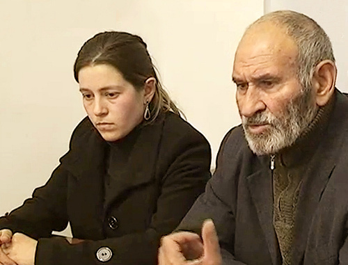 Вдова Тураджа Зейналова Гюльнар Агаева и его отец Шурия Зейналов на пресс-конференции в Институте свободы и безопасности репортеров (ИСБР). Баку, 5 декабря 2011 г. Кадр из видеорепортажа канала Obyektiv TV, www.obyektiv.tv Вдова Тураджа Зейналова Гюльнар Агаева и его отец Шурия Зейналов на пресс-конференции в Институте свободы и безопасности репортеров (ИСБР). Баку, 5 декабря 2011 г. Кадр из видеорепортажа канала Obyektiv TV, www.obyektiv.tv