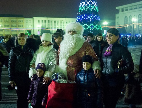 Новый год в Махачкале. 1 января 2012 года. Фото Рамазана Новрузалиева (http://echo.msk.ru/blog/ramazann) Новый год в Махачкале. 1 января 2012 года. Фото Рамазана Новрузалиева (http://echo.msk.ru/blog/ramazann)