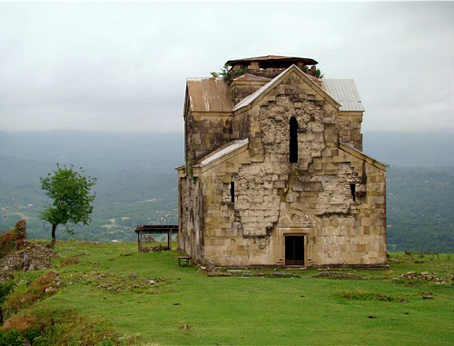 Бедийский храм в Абхазии. 2011 г. Фото Malva, http://forum-abkhazia.ru Бедийский храм в Абхазии. 2011 г. Фото Malva, http://forum-abkhazia.ru