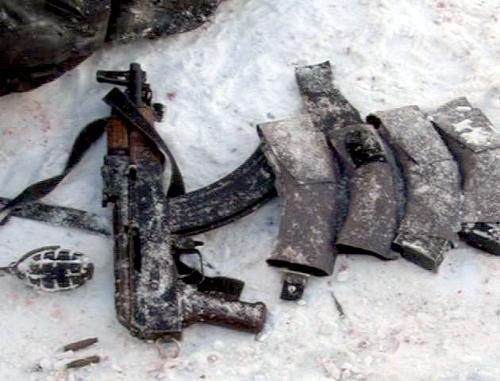 Оружие, обнаруженное в результате спецоперации в селе Гурбуки Карабудахкентского района Дагестана. 10 февраля 2012 г. Фото НАК
