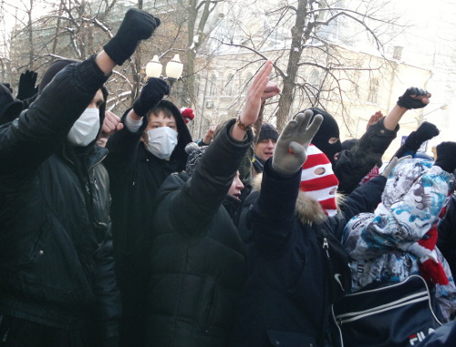 Участники акции националистов с требованием обвинительного приговора Расулу Мирзаеву. Москва, Чистопрудный бульвар, 18 февраля 2012 г. Фото Юлии Буславской для "Кавказского узла" Участники акции националистов с требованием обвинительного приговора Расулу Мирзаеву. Москва, Чистопрудный бульвар, 18 февраля 2012 г. Фото Юлии Буславской для "Кавказского узла"
