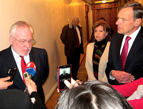 Нагорный Карабах, Степанакерт, 3 марта 2012 года. Минская группа ОБСЕ по урегулированию карабахского конфликта на брифинге в Степанакерте. На снимке: Игорь Попов и Роберт Братке. Фото Алвард Григорян для "Кавказского узла" Нагорный Карабах, Степанакерт, 3 марта 2012 года. Минская группа ОБСЕ по урегулированию карабахского конфликта на брифинге в Степанакерте. На снимке: Игорь Попов и Роберт Братке. Фото Алвард Григорян для "Кавказского узла"