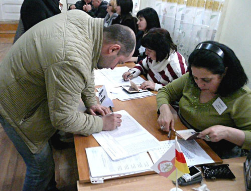 Выборы президента Республики Южная Осетия. Цхинвал, 25 марта 2012 г. Фото: Марии Котаевой для «Кавказского узла» Выборы президента Республики Южная Осетия. Цхинвал, 25 марта 2012 г. Фото: Марии Котаевой для «Кавказского узла»